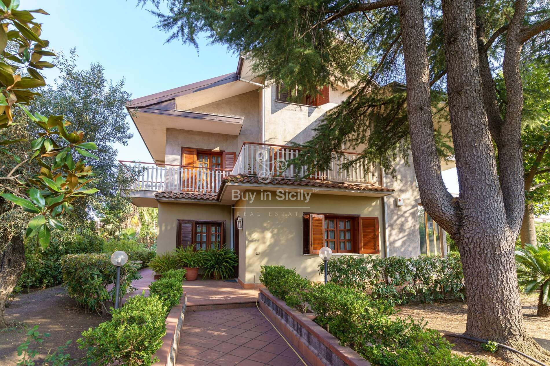 Villa Prestigiosa con Giardino e Garage a San Giovanni La Punta (CT)