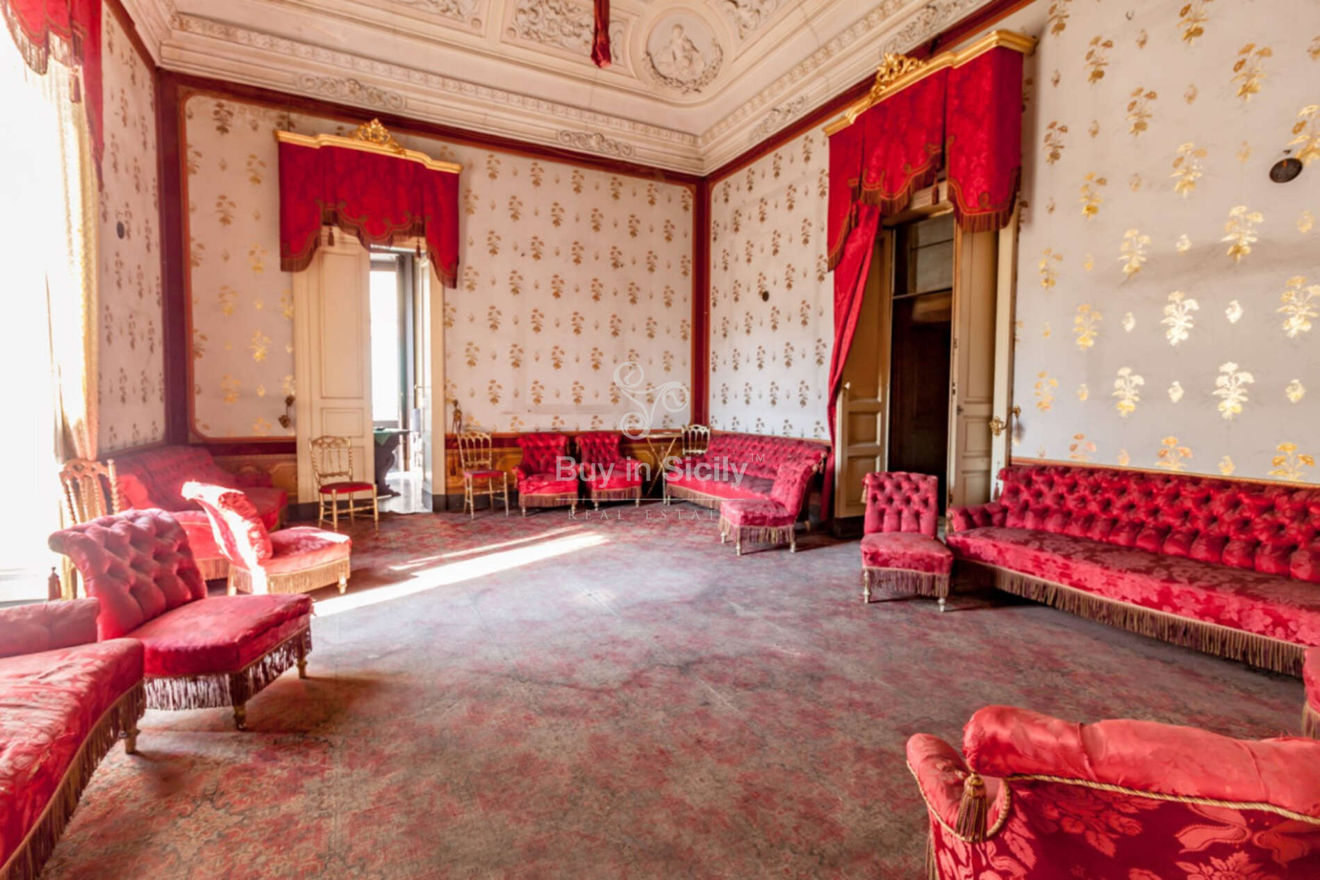 Palazzo Nobiliare, raro esempio di architettura Siciliana di fine ‘800, sito ad Acireale(CT).