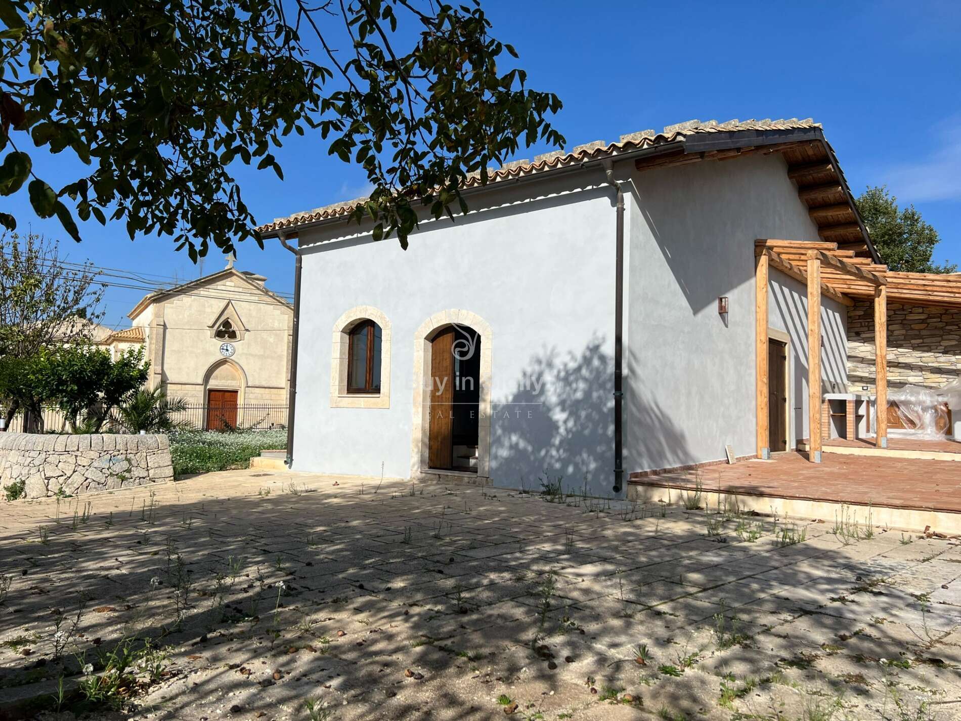 Valuable cottage in the hills surrounding Noto