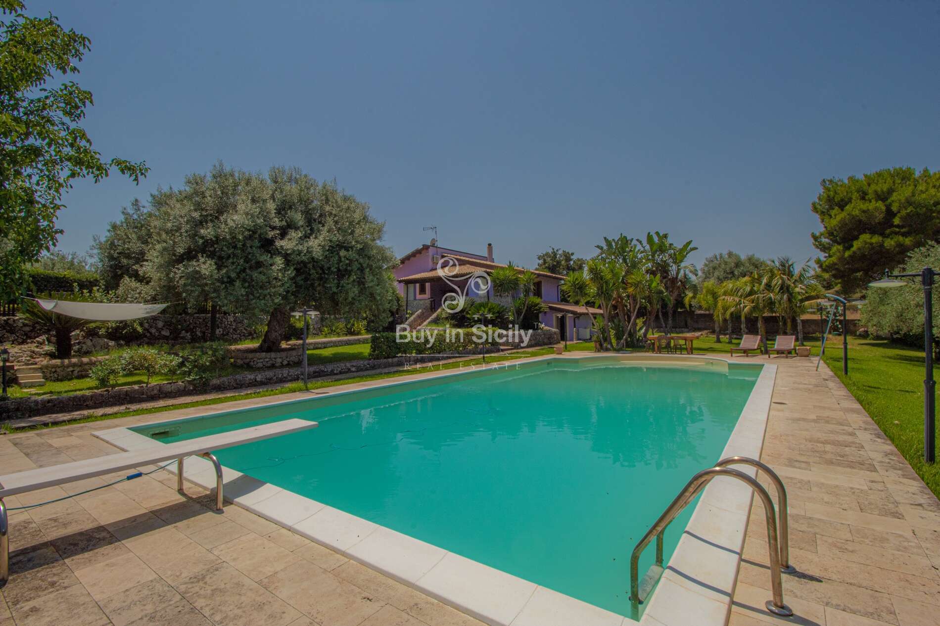 Villa with smimming pool in Solarino (Sr)