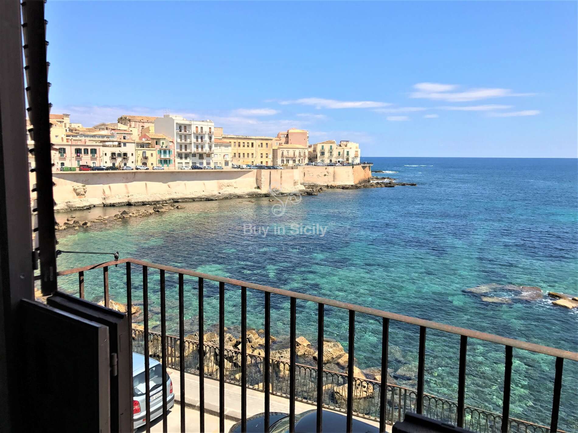 Elegant apartment facing the sea with terrace in Ortigia, Sr